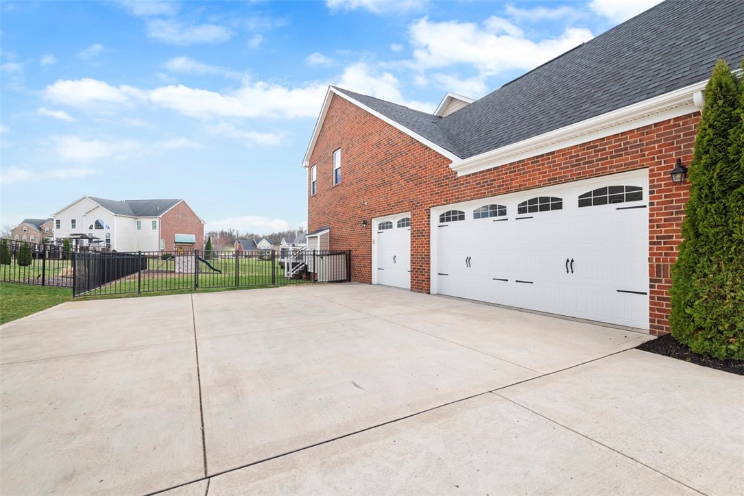 1100 Blackthorne Drive