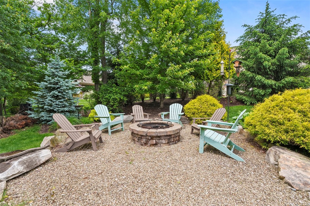 2790 Blackstone Dr