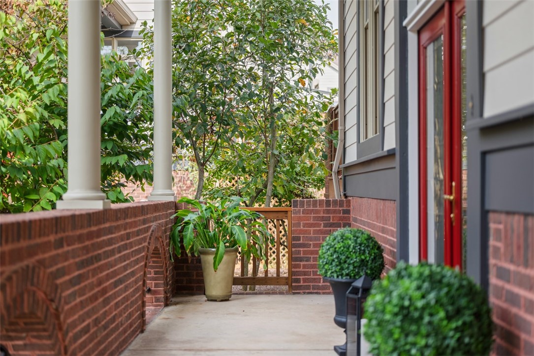 7 Waterside Place