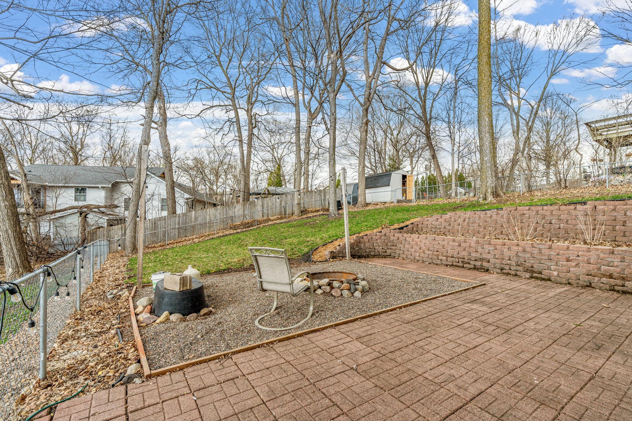2933 Dickens Lane
