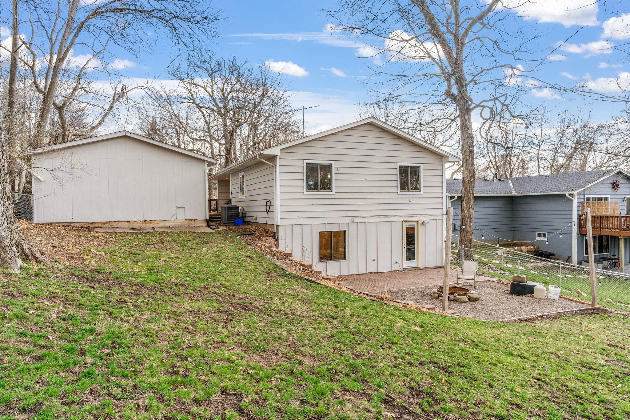 2933 Dickens Lane