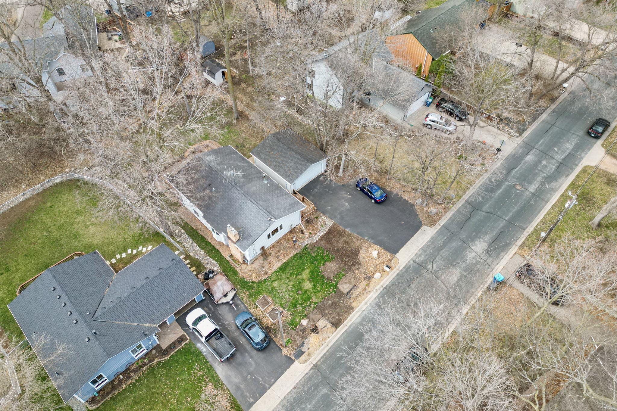2933 Dickens Lane