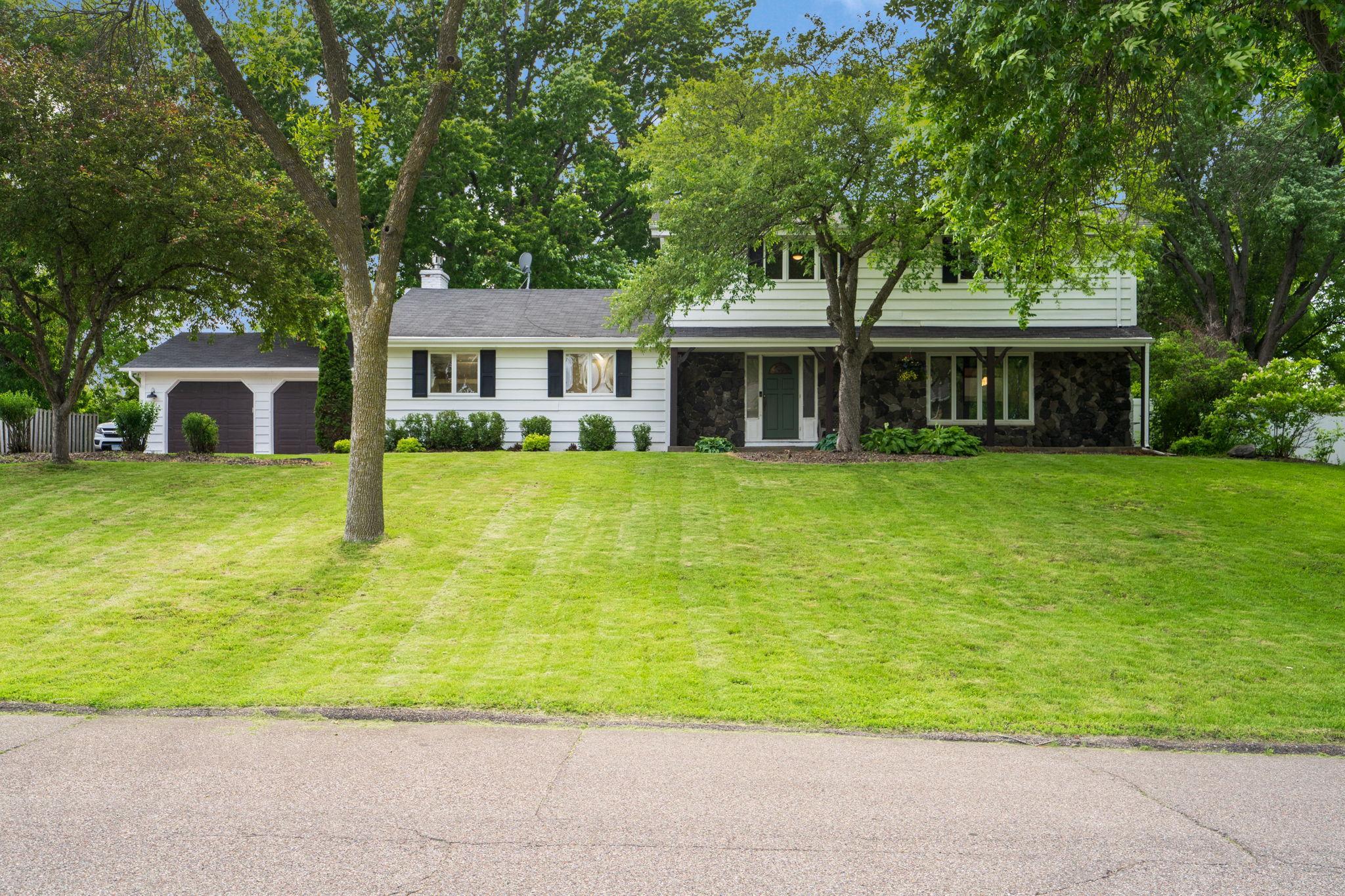 2105 Walnut Grove Lane N