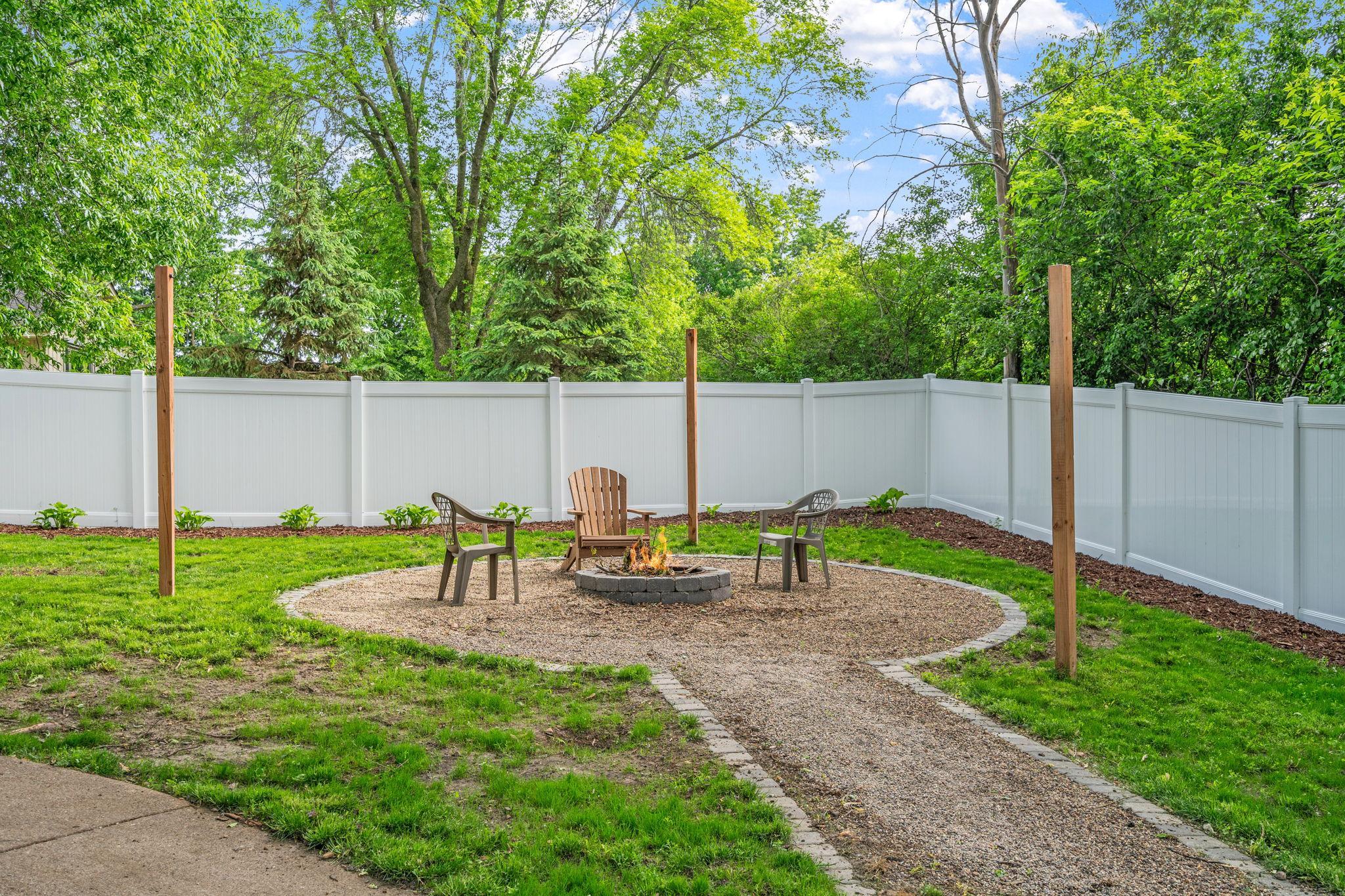 2105 Walnut Grove Lane N