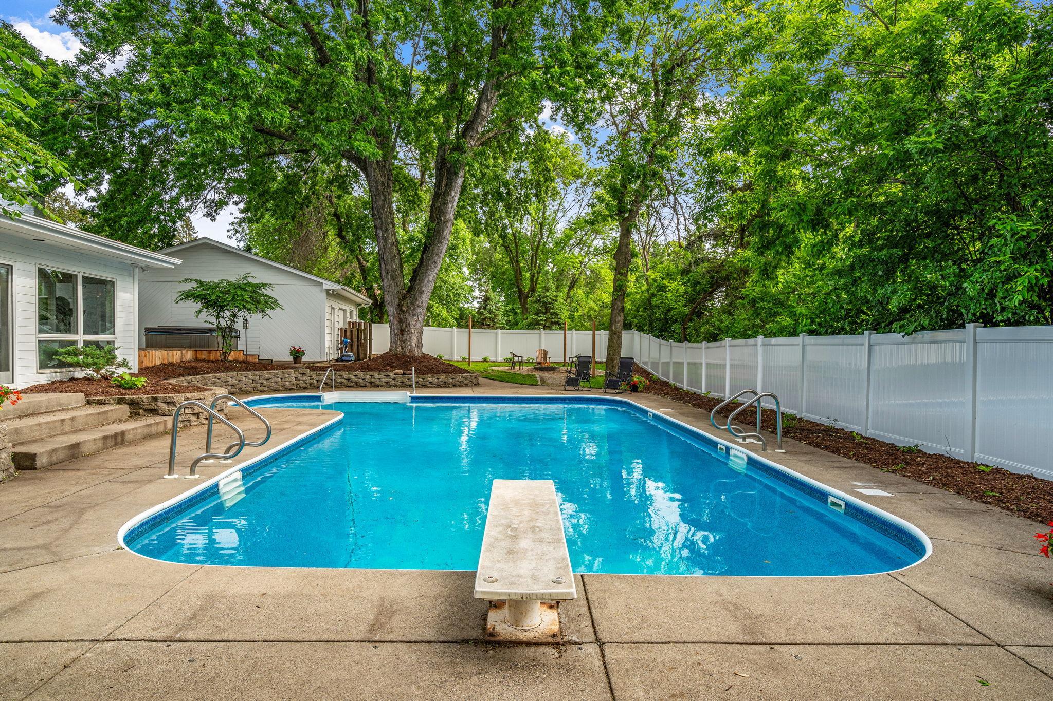 2105 Walnut Grove Lane N