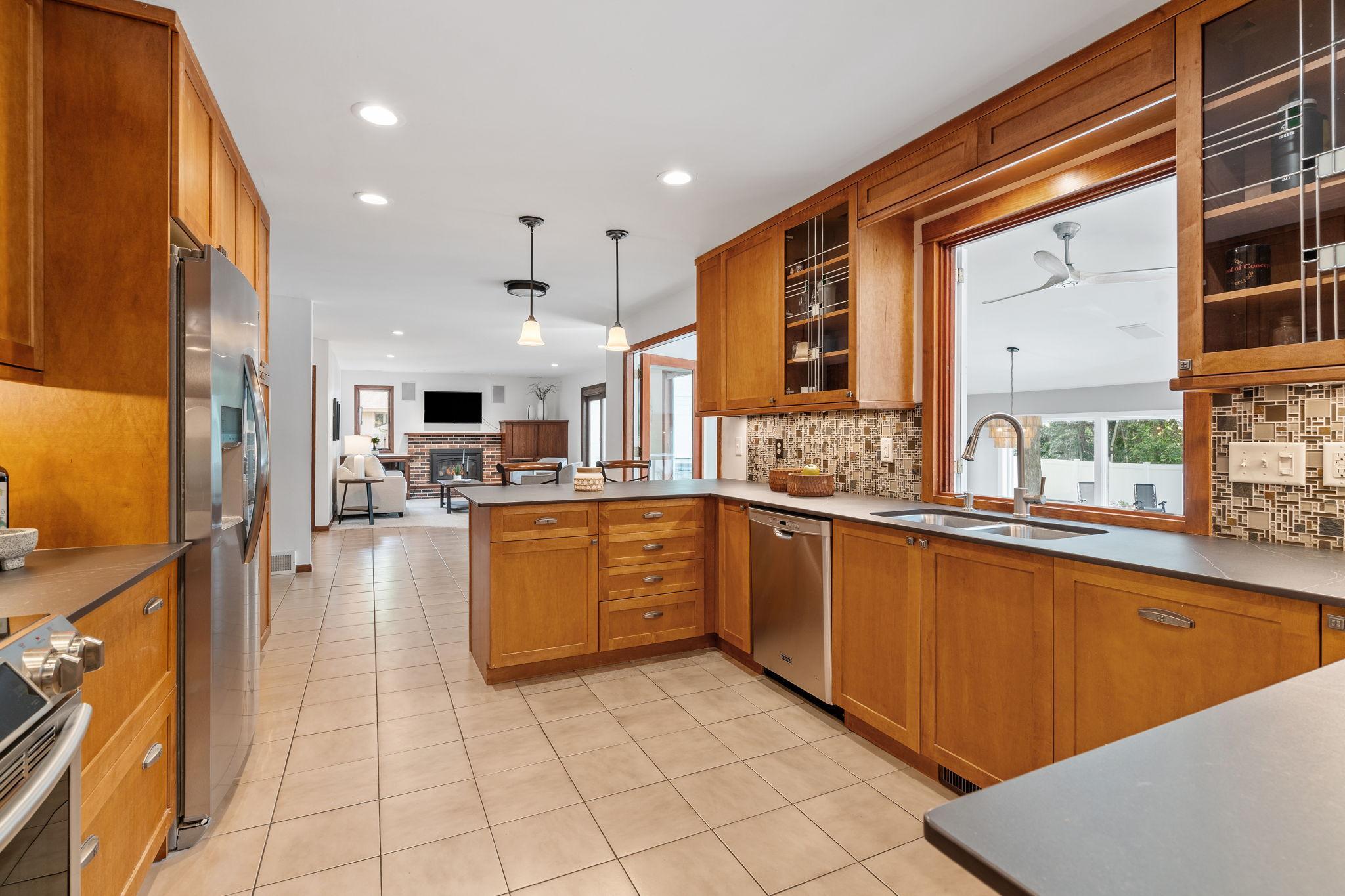 2105 Walnut Grove Lane N