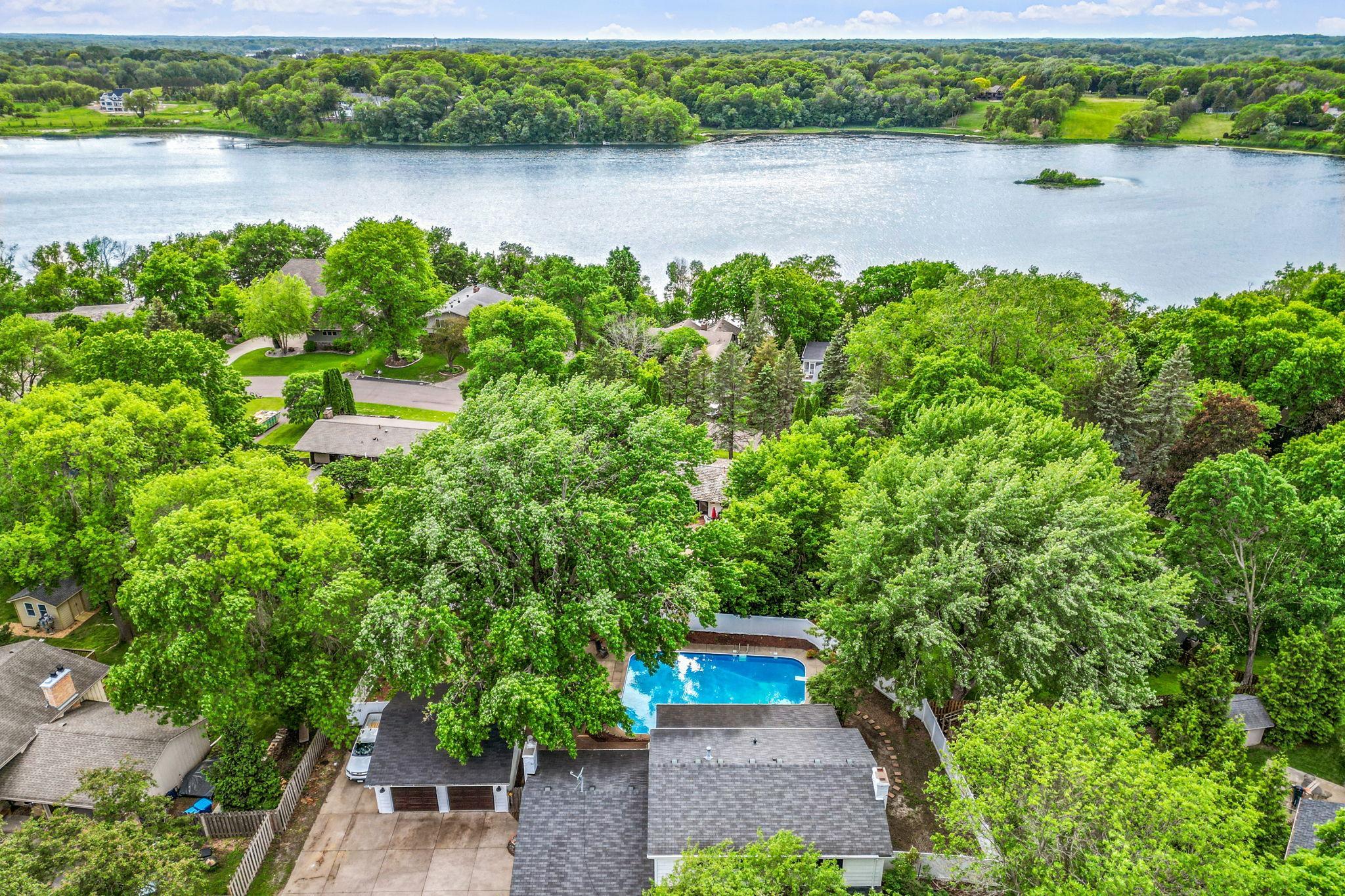 2105 Walnut Grove Lane N