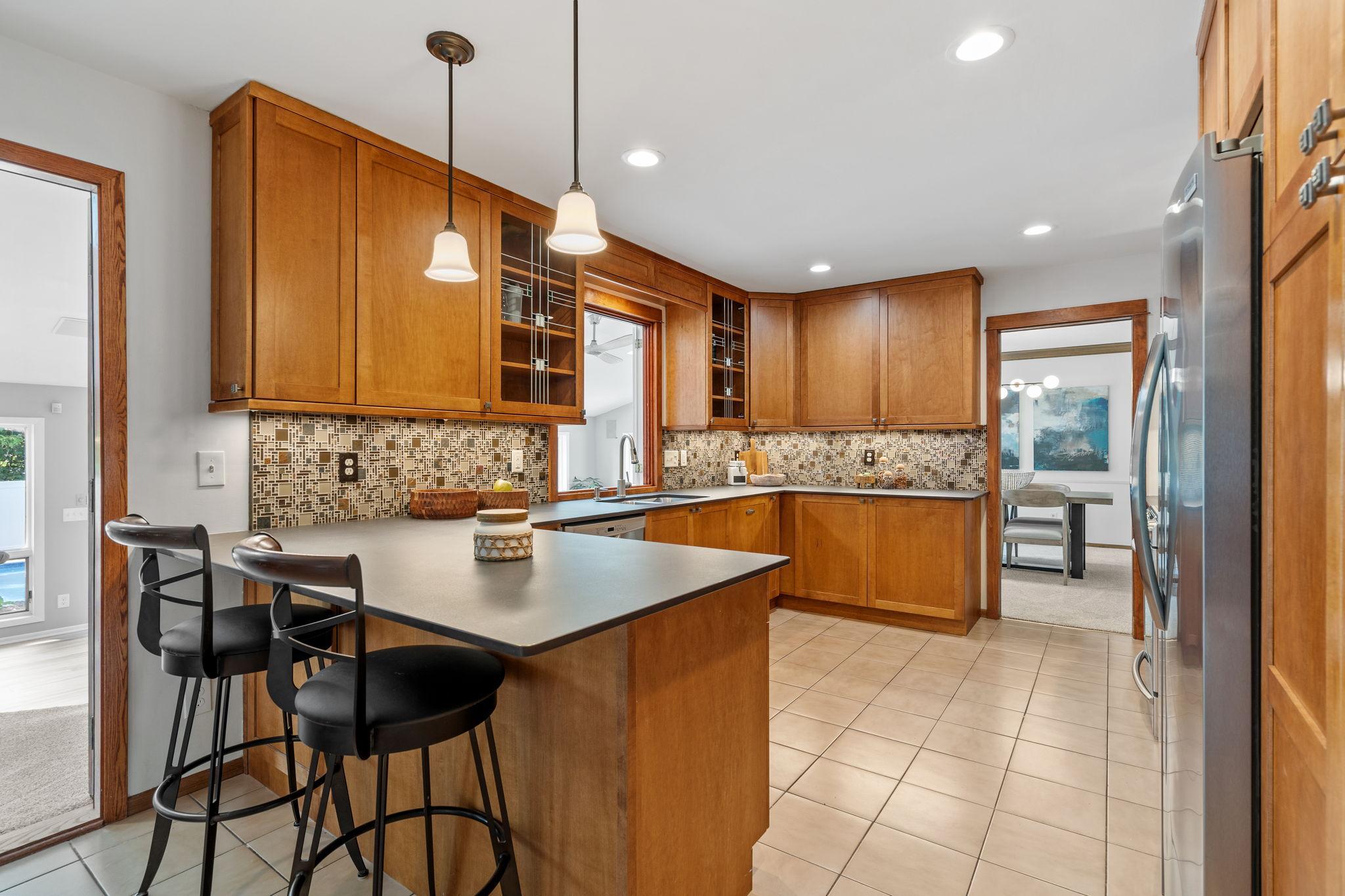 2105 Walnut Grove Lane N