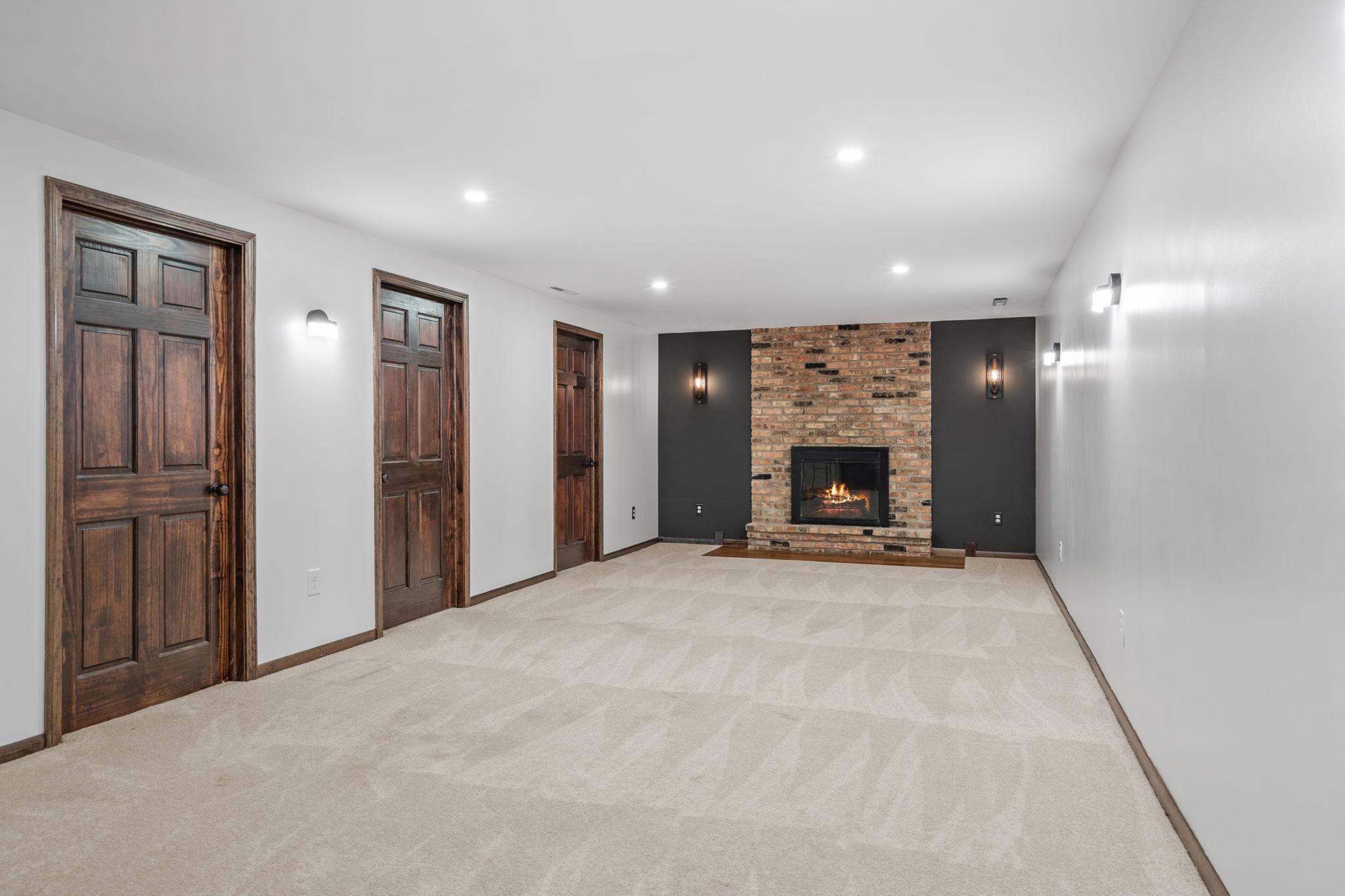 2105 Walnut Grove Lane N