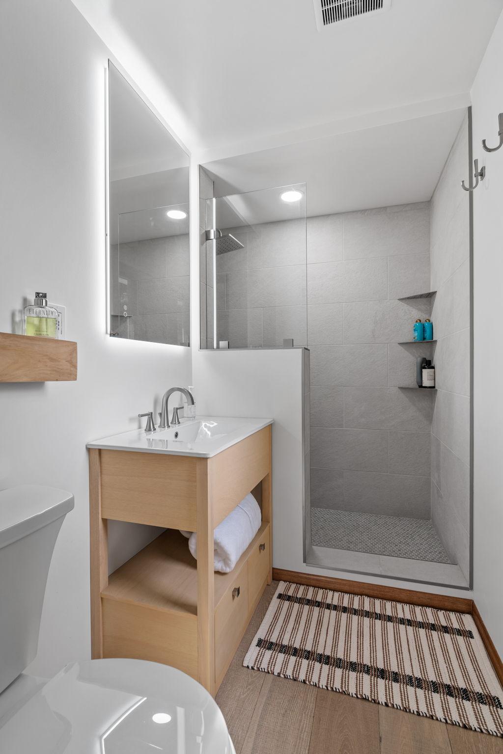 2105 Walnut Grove Lane N