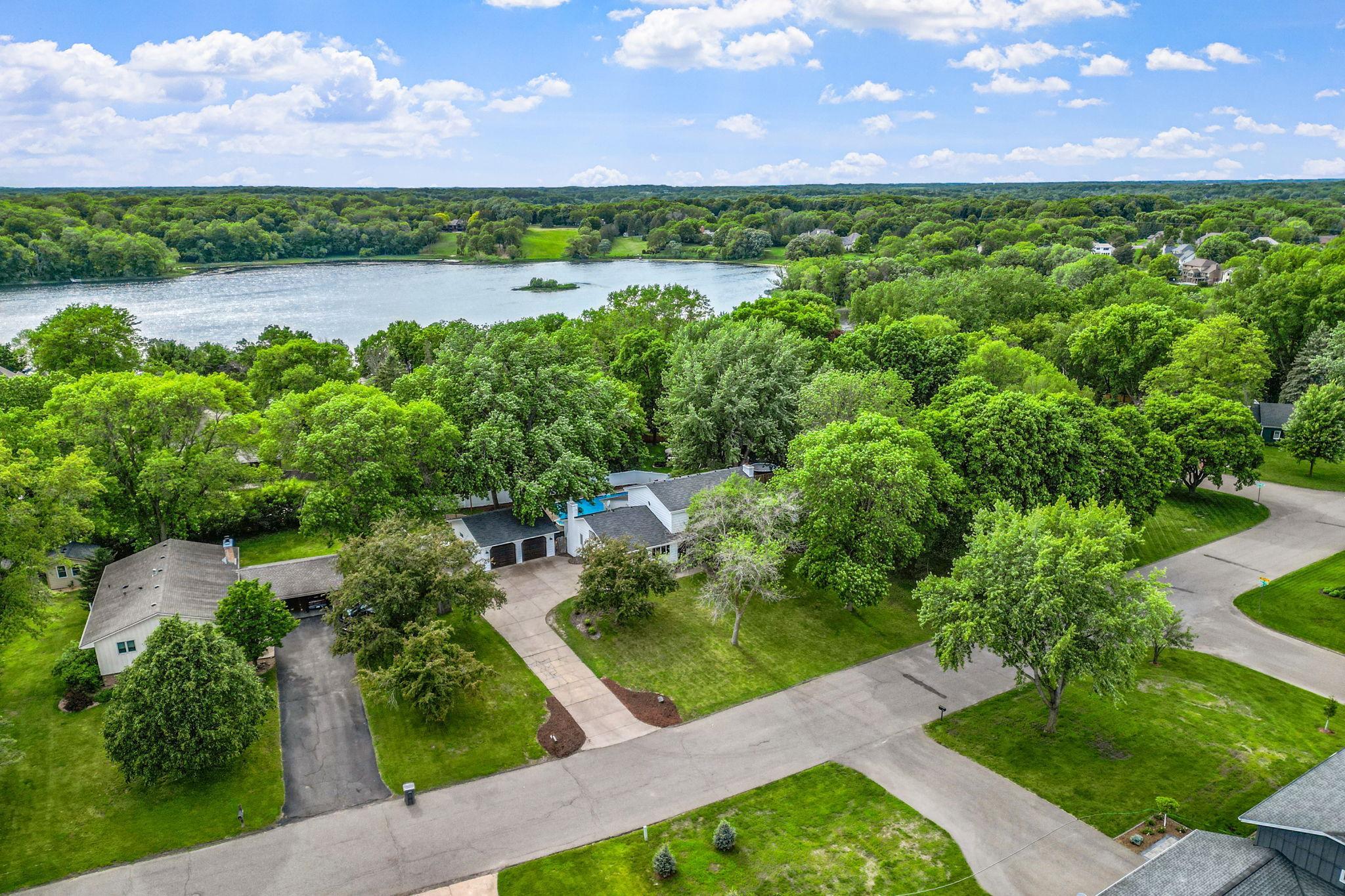 2105 Walnut Grove Lane N