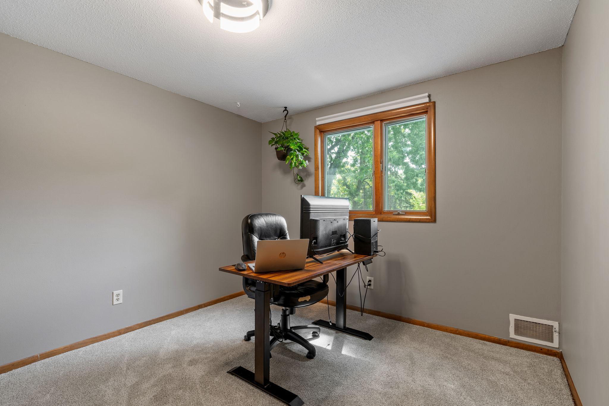 2105 Walnut Grove Lane N