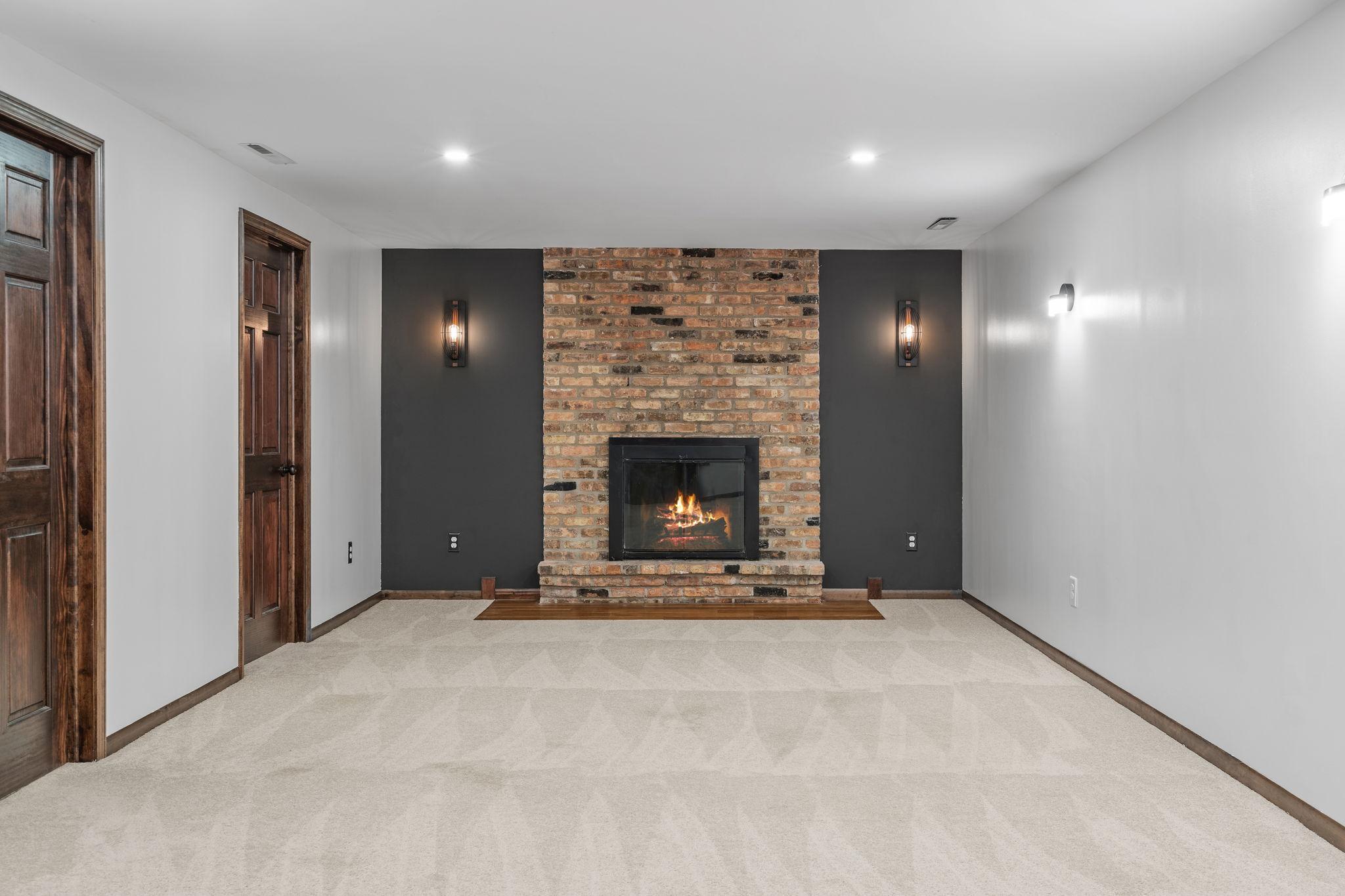 2105 Walnut Grove Lane N