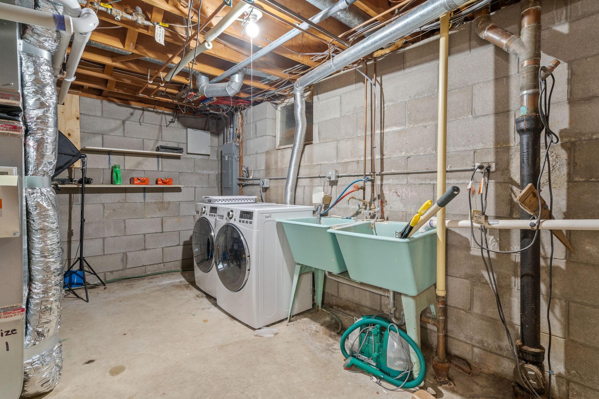 2105 Walnut Grove Lane N