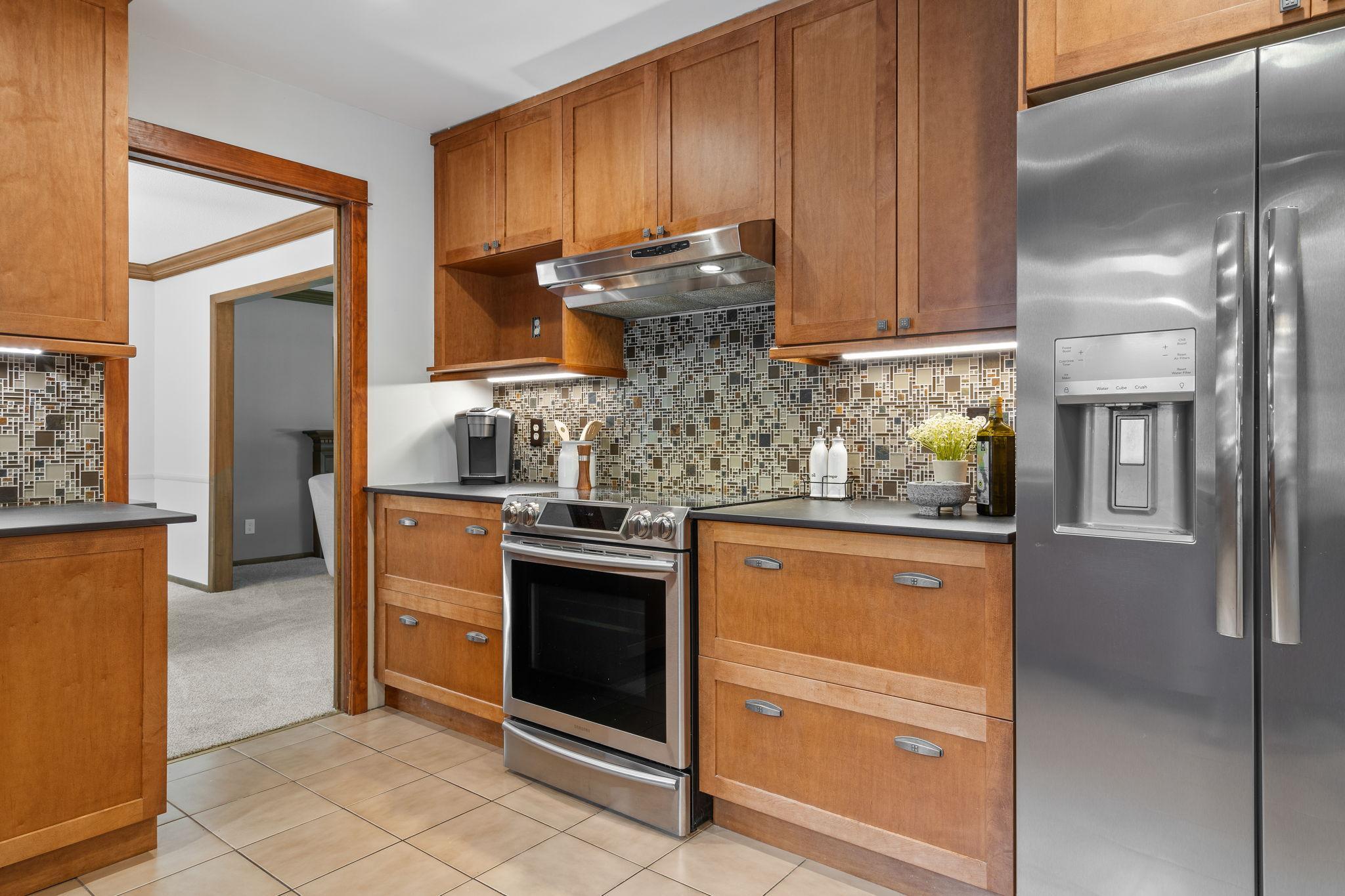 2105 Walnut Grove Lane N