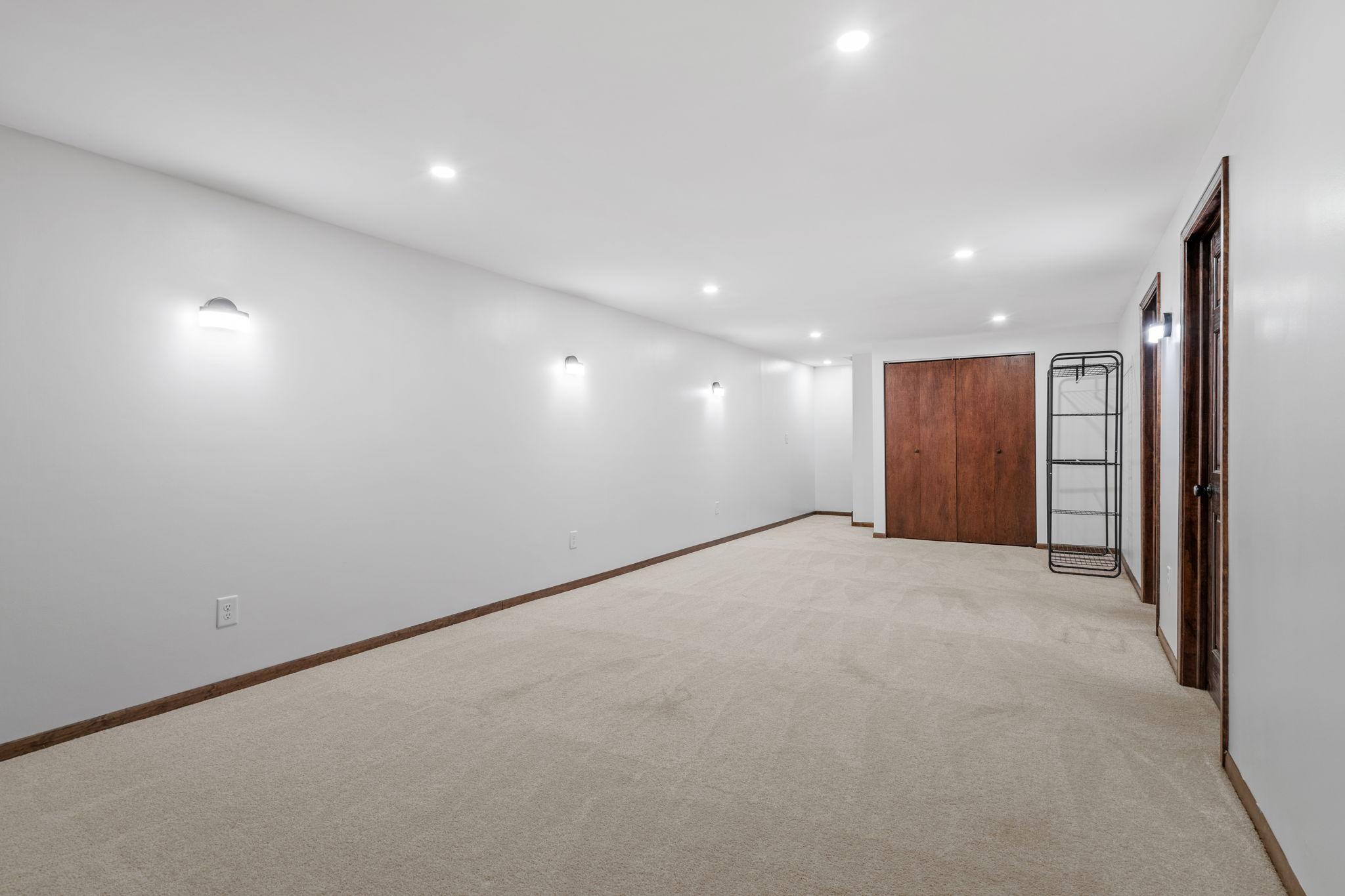 2105 Walnut Grove Lane N