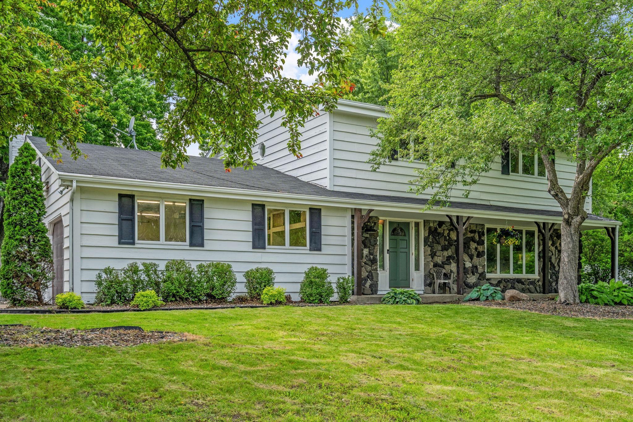 2105 Walnut Grove Lane N