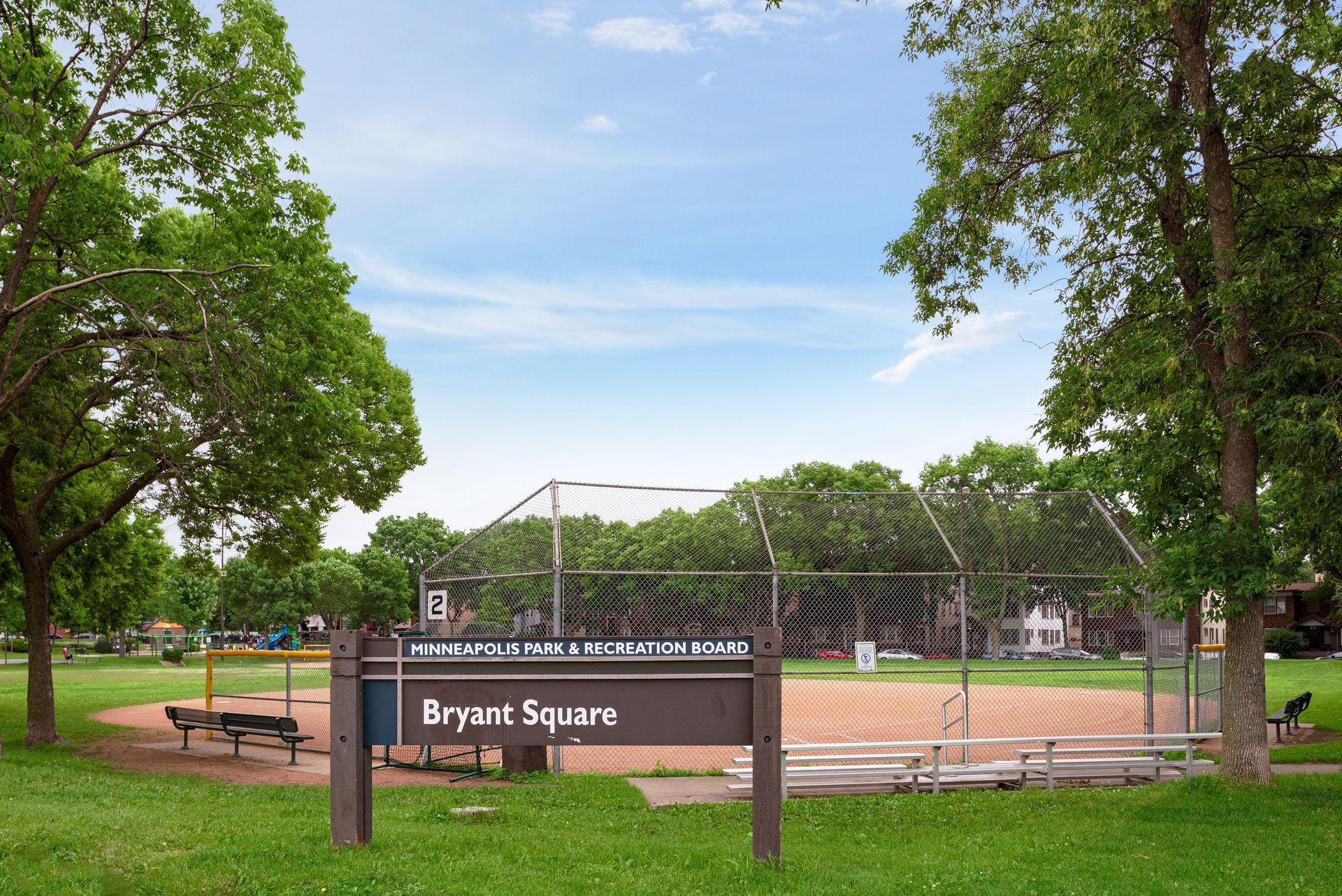 2747 Dupont Avenue S Unit: 304