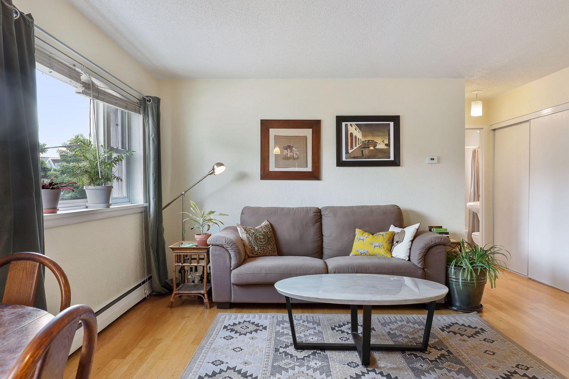 2747 Dupont Avenue S Unit: 304