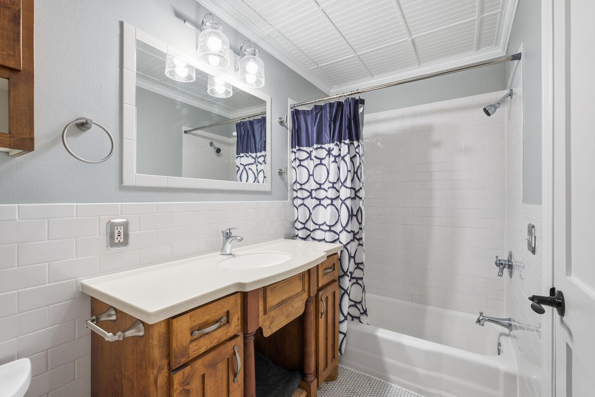 2507 Bryant Avenue S Unit: 103