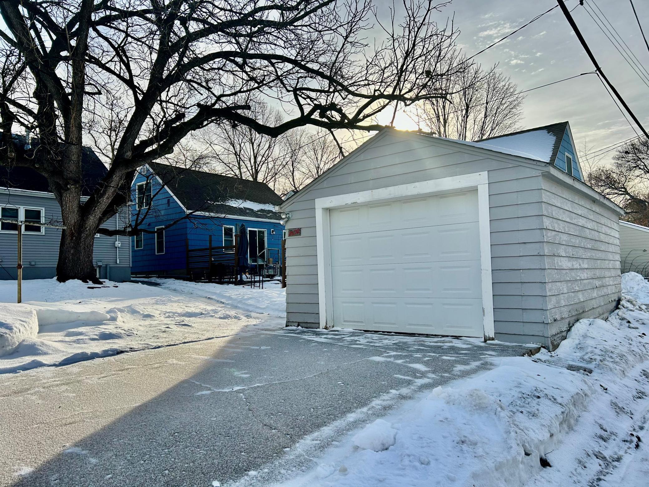 2632 Hampshire Avenue S