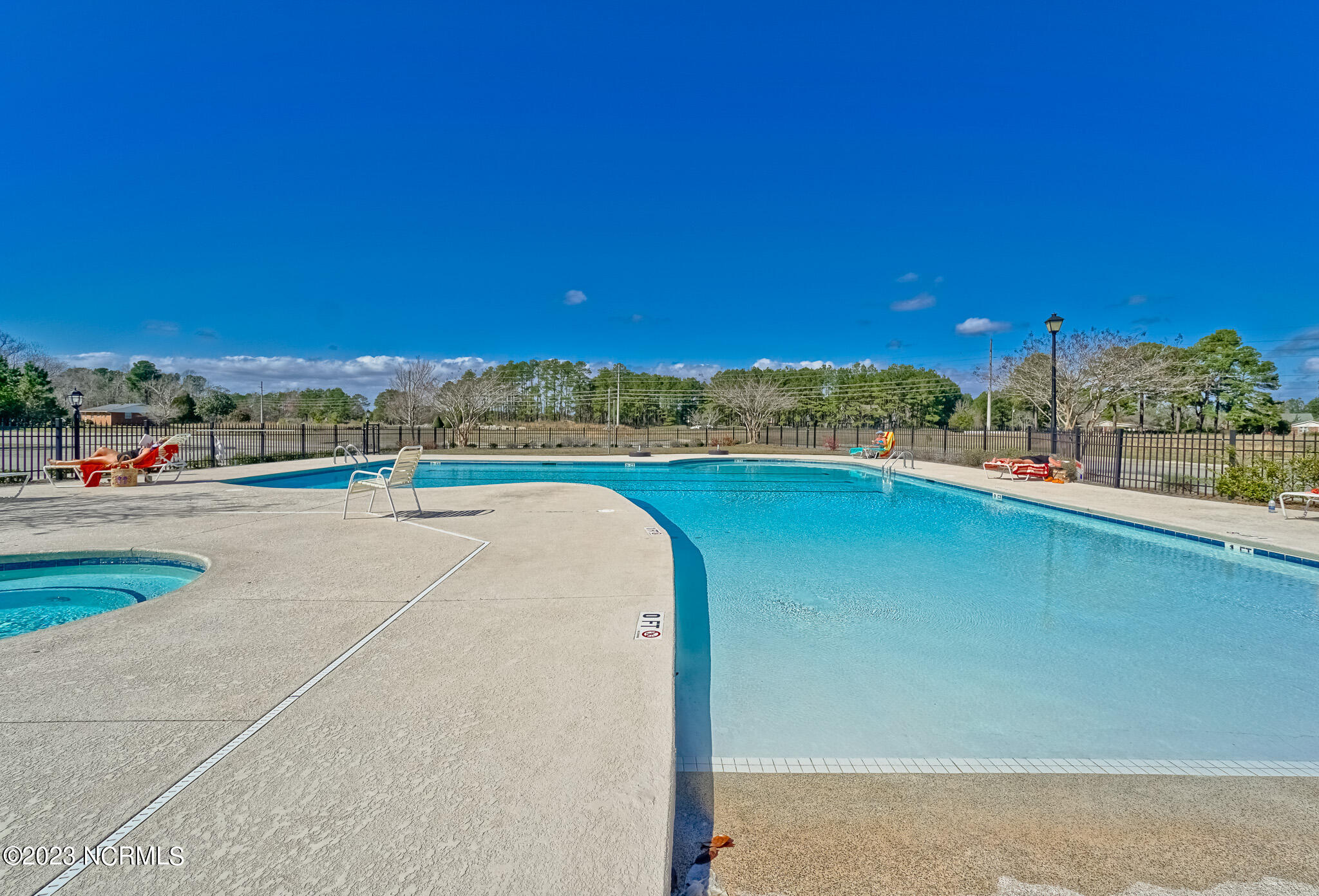 518 Crow Creek Drive NW