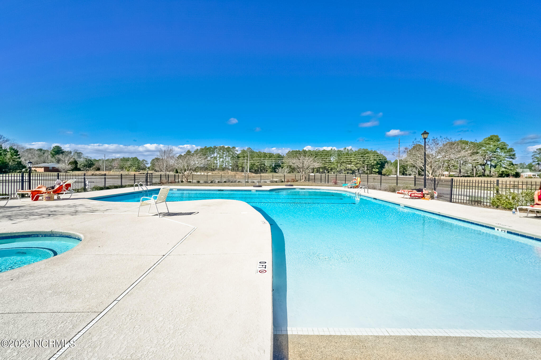 518 Crow Creek Drive NW