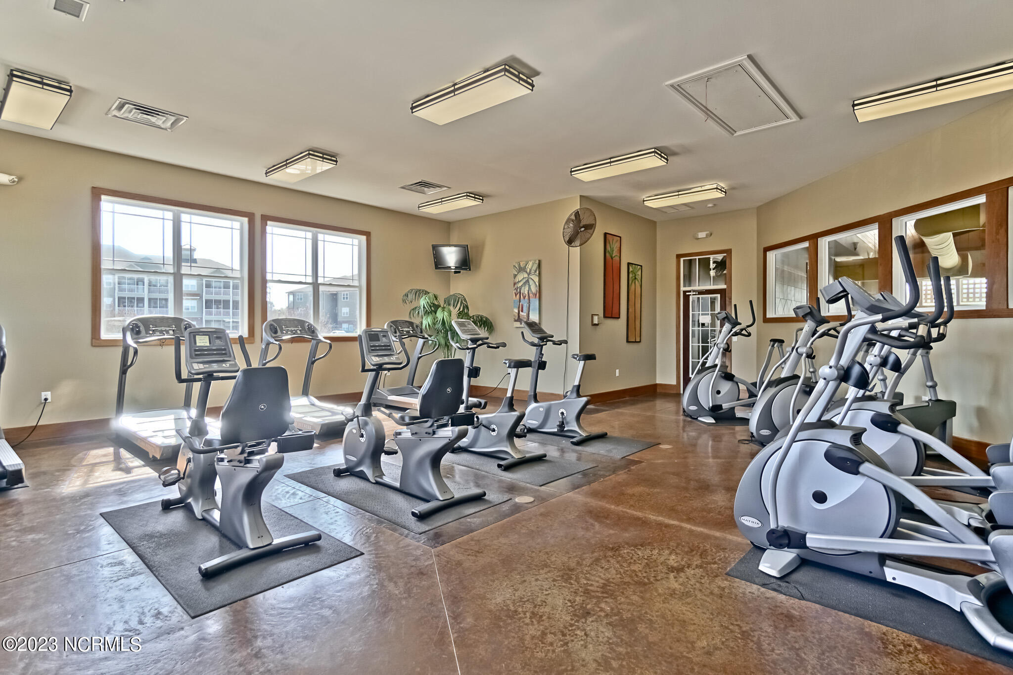 518 Crow Creek Drive NW