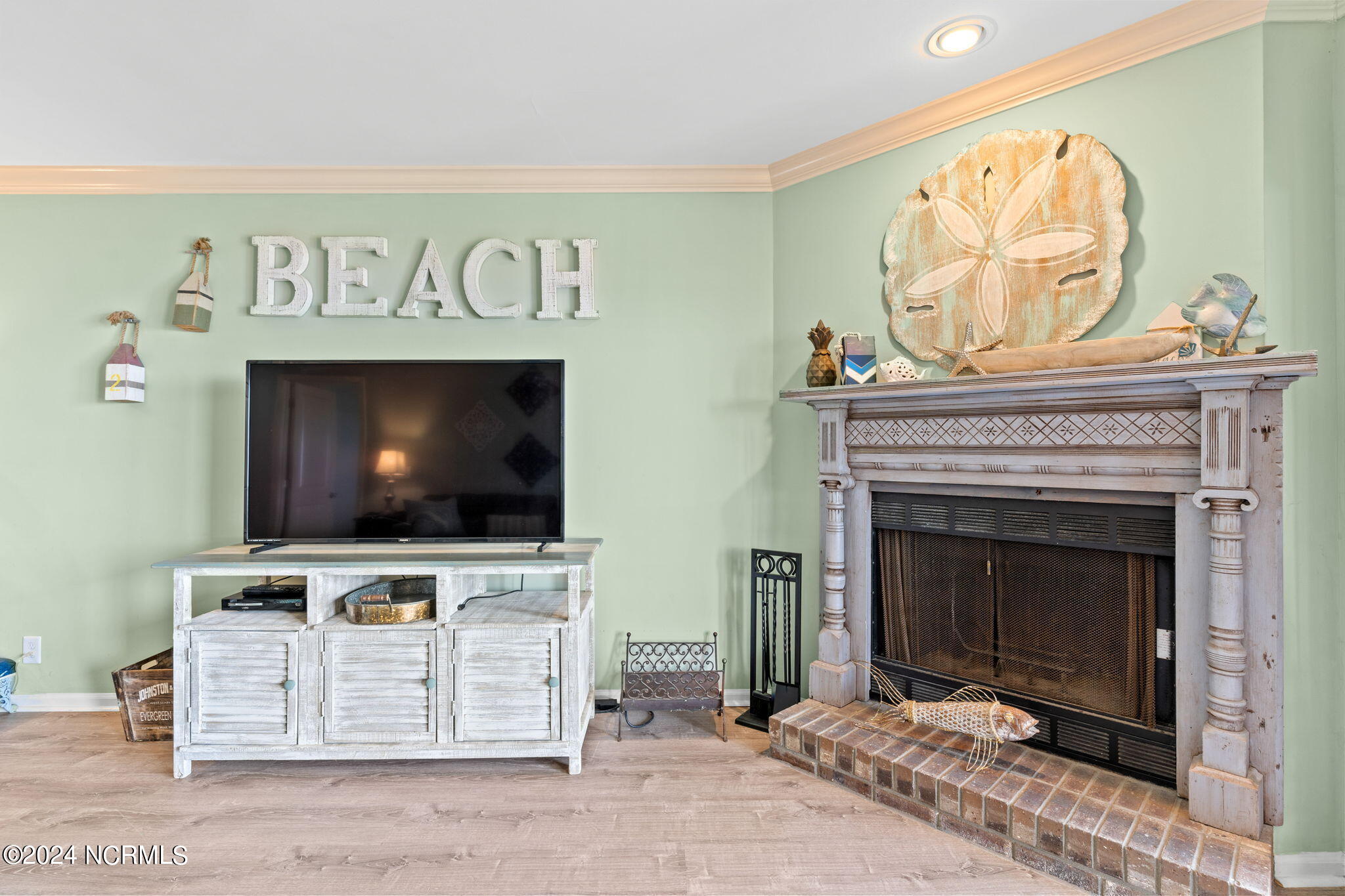 42 E First Street, B-1