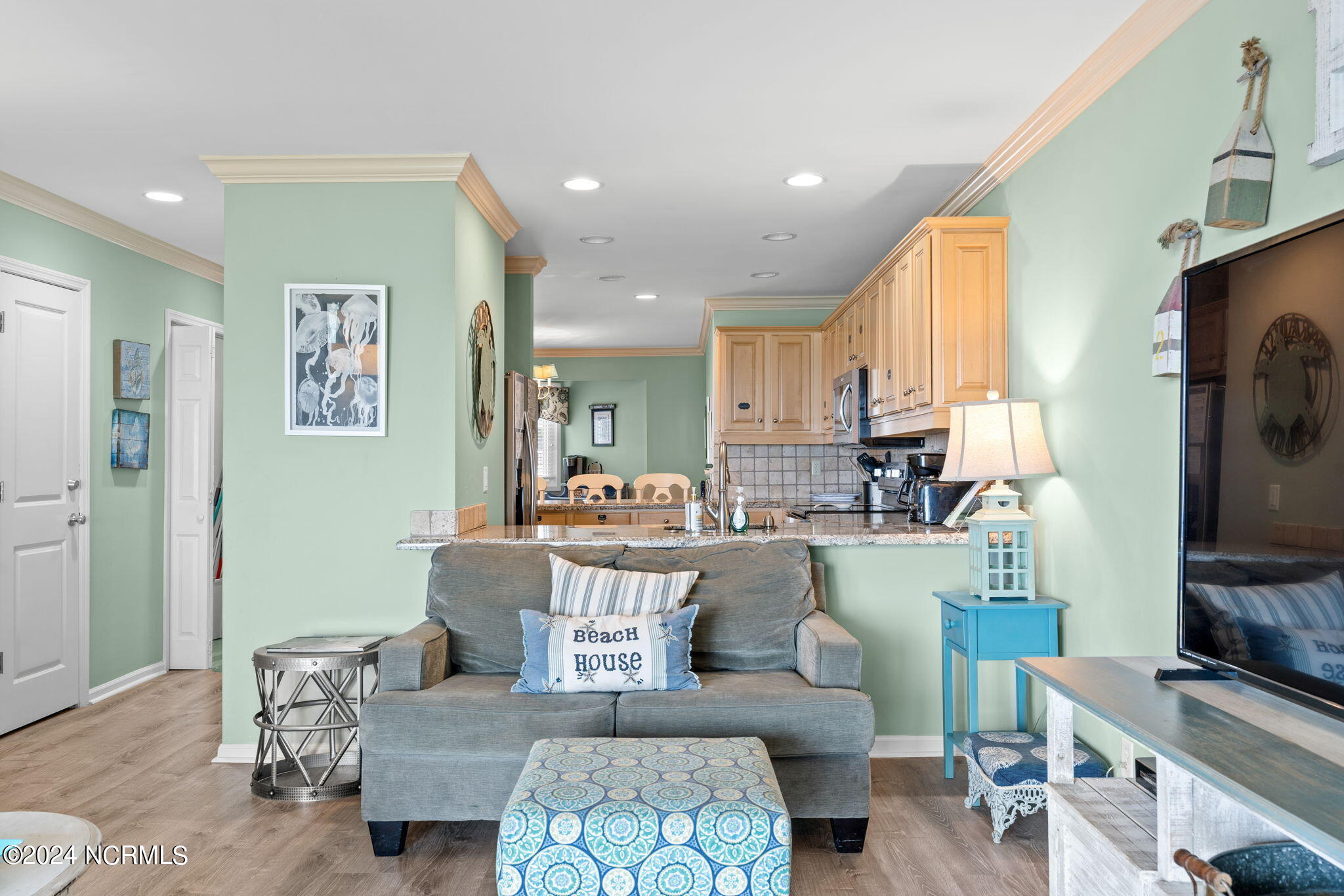 42 E First Street, B-1