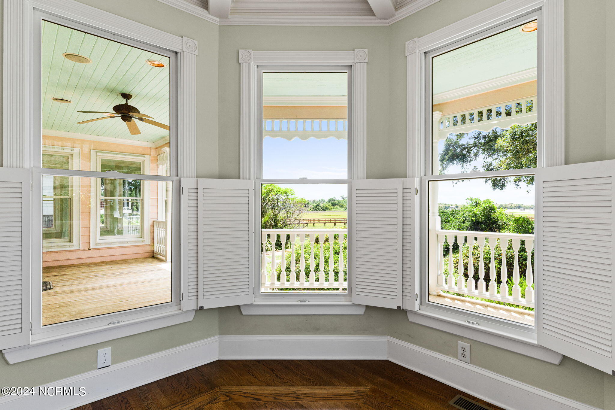 1721 Windward Place SW