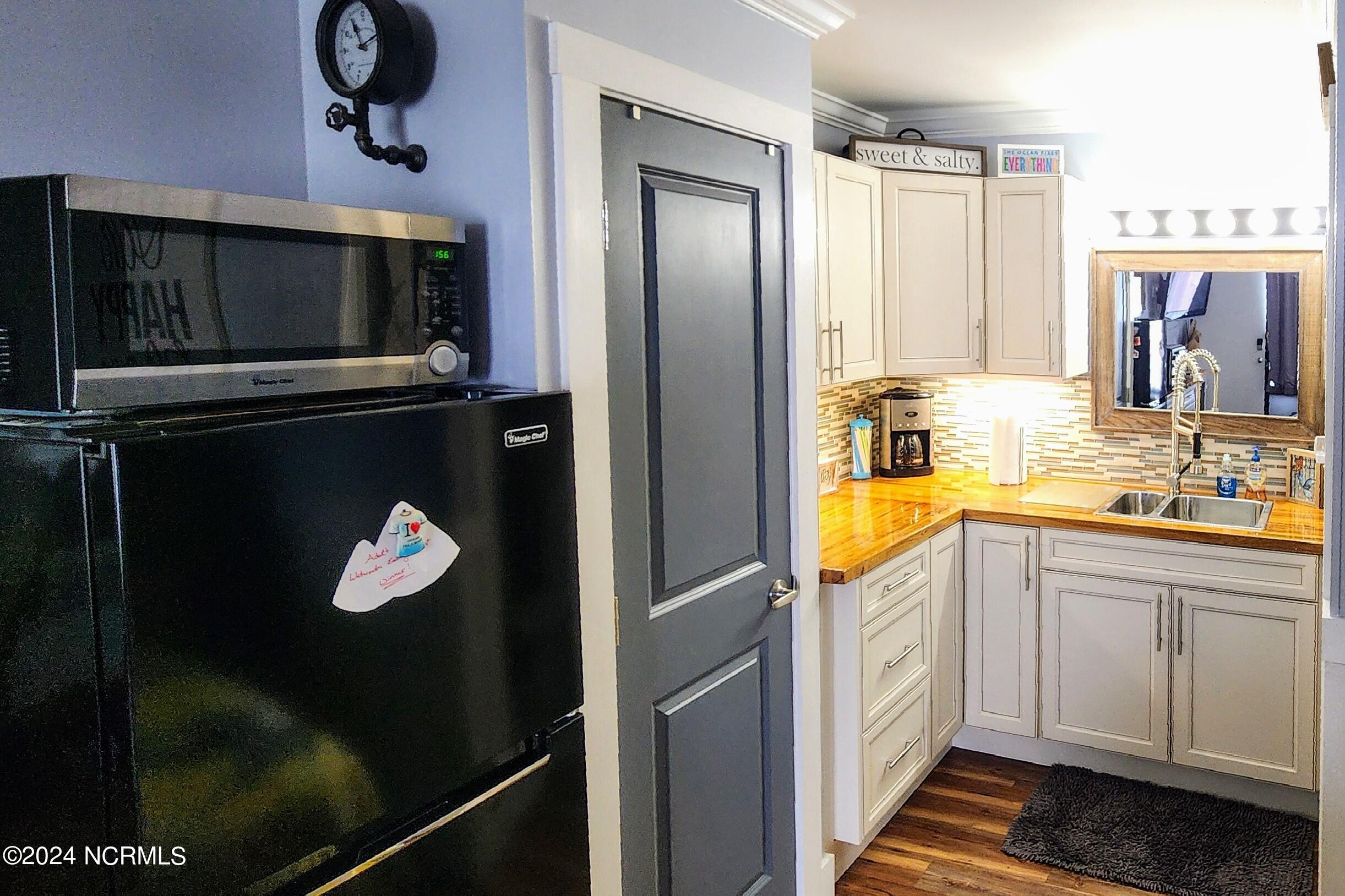 12 Causeway Drive, 208