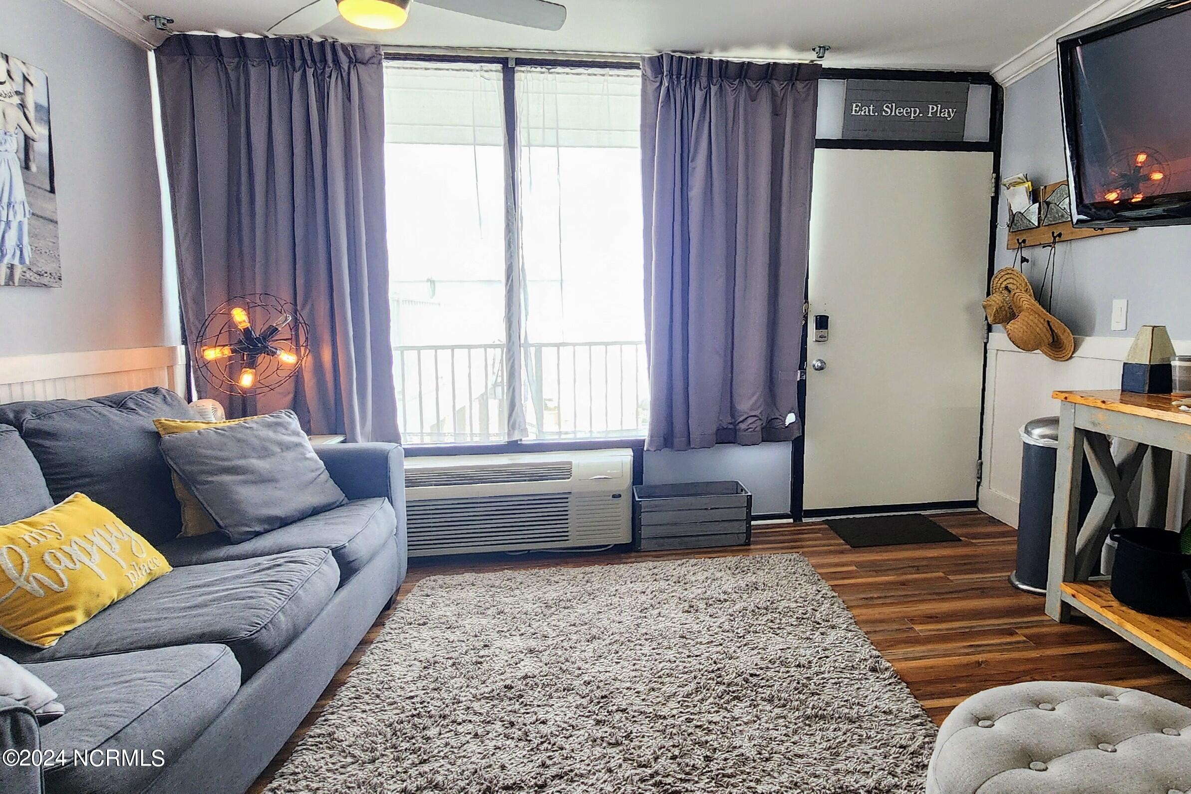 12 Causeway Drive, 208