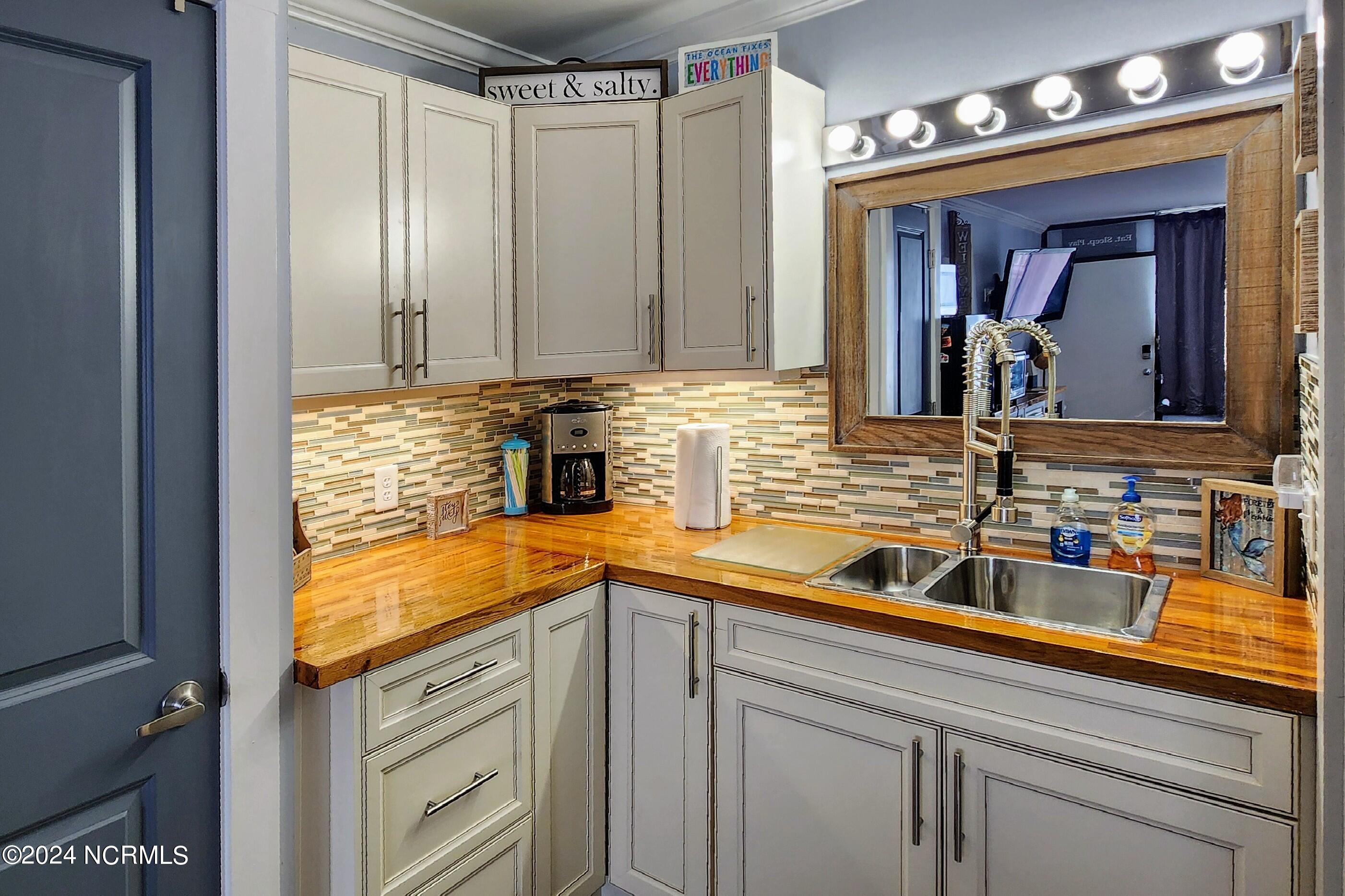 12 Causeway Drive, 208