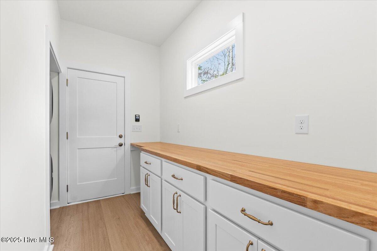 1708 Oakbrook Drive SW