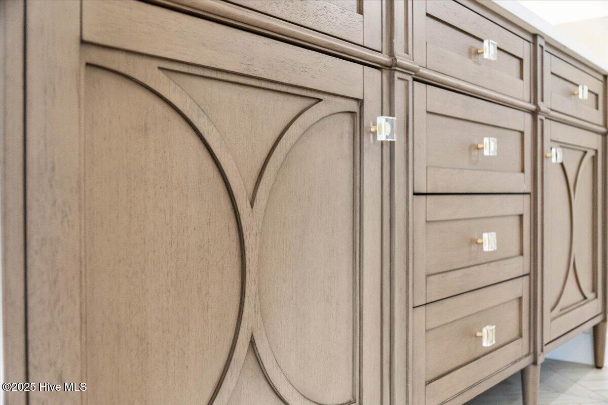 1708 Oakbrook Drive SW