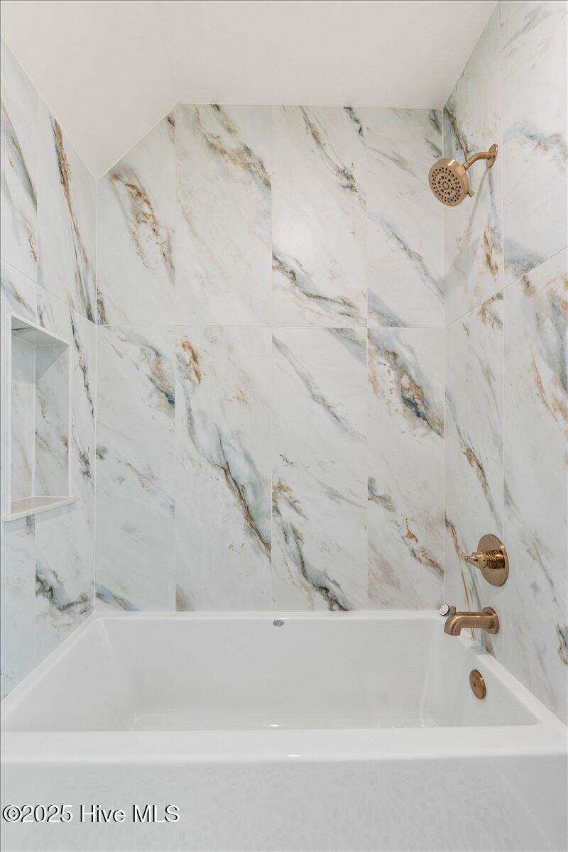 1708 Oakbrook Drive SW