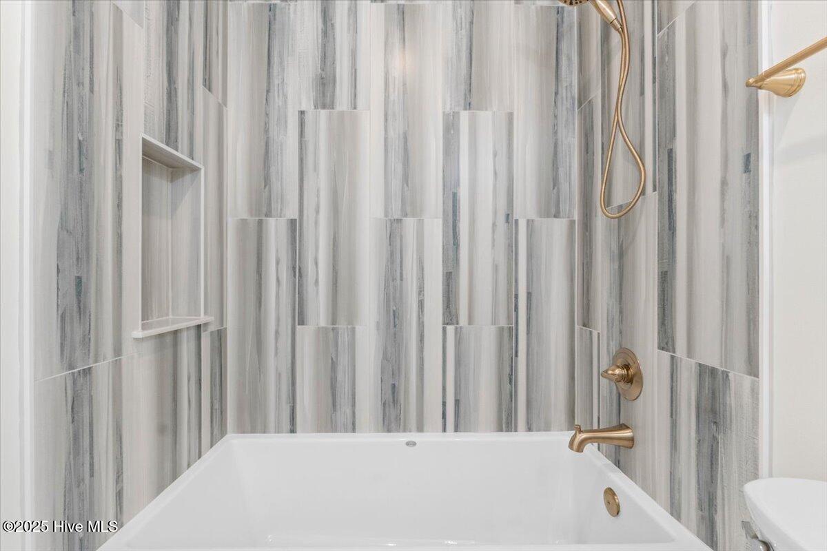 1708 Oakbrook Drive SW