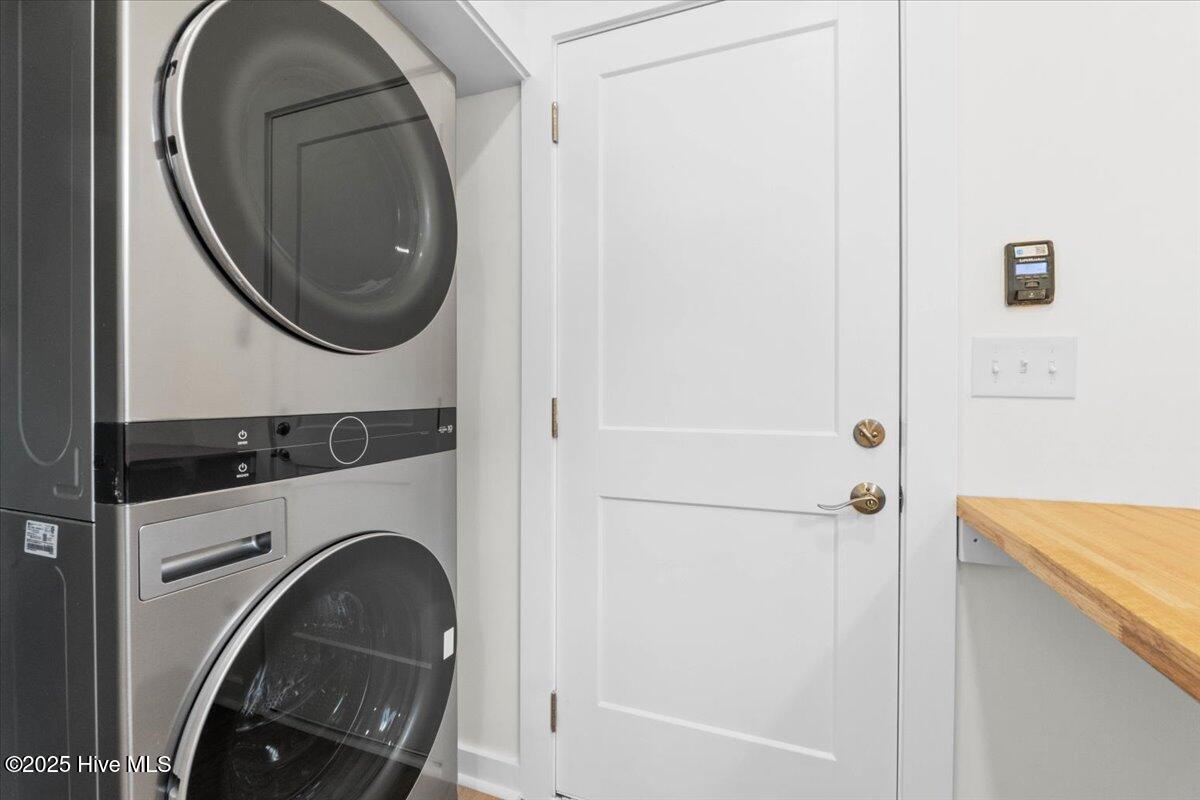 1708 Oakbrook Drive SW