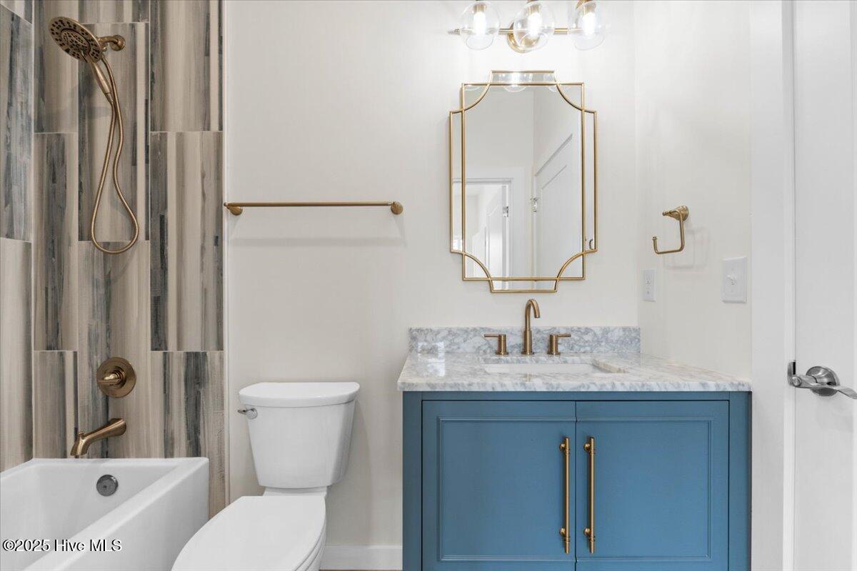 1708 Oakbrook Drive SW