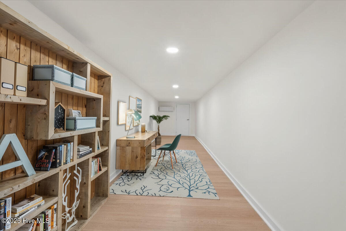 1708 Oakbrook Drive SW