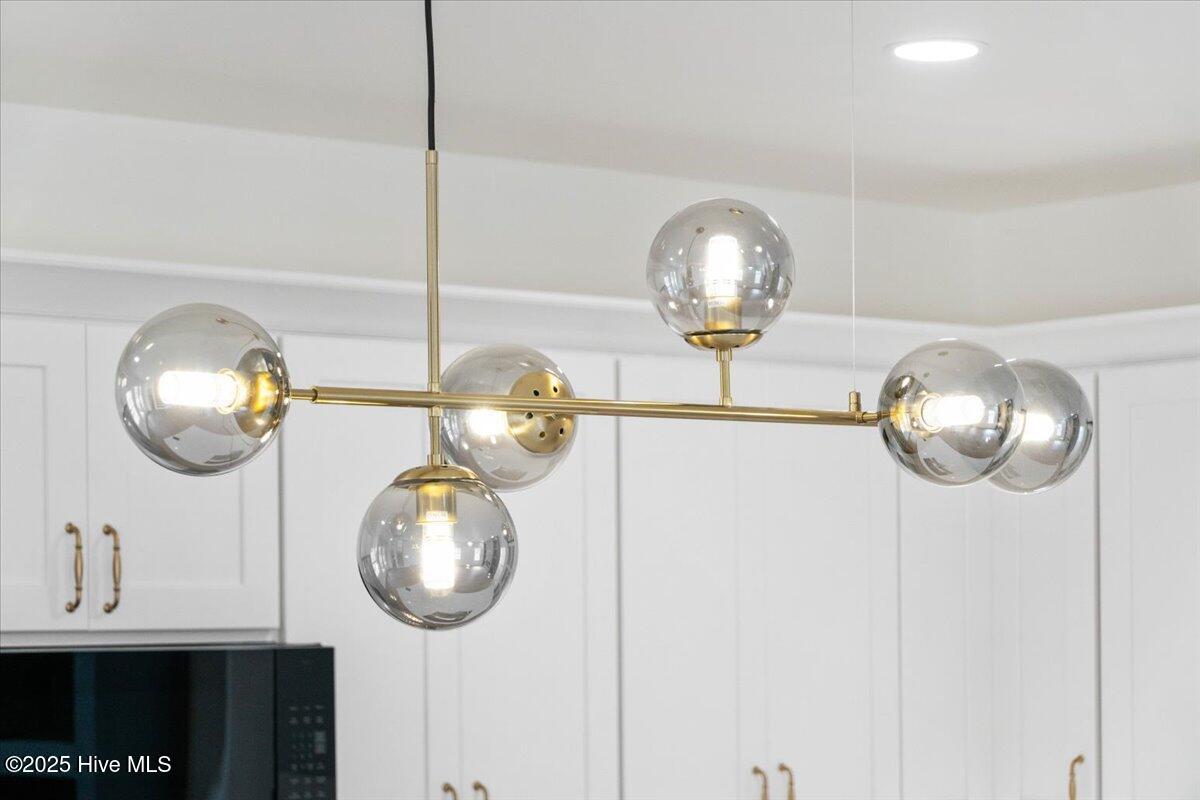 1708 Oakbrook Drive SW