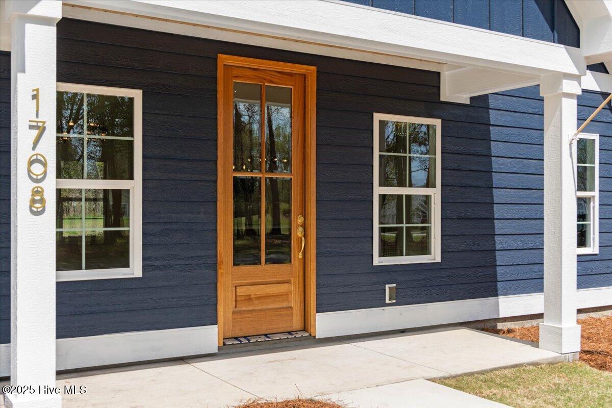 1708 Oakbrook Drive SW