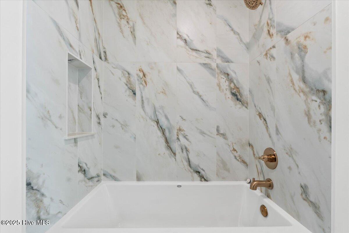 1708 Oakbrook Drive SW