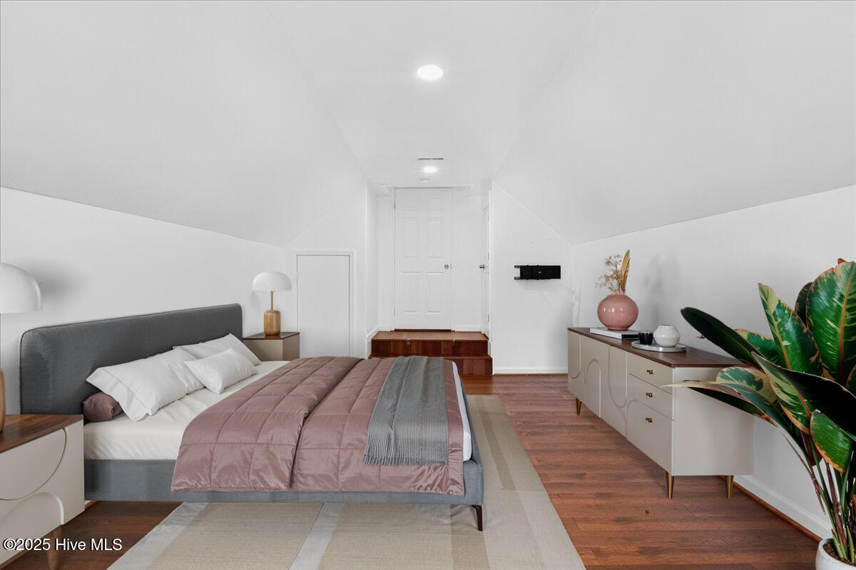 1567 Colonist Square SW