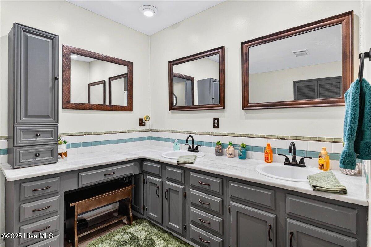 532 Medcalf Drive SW