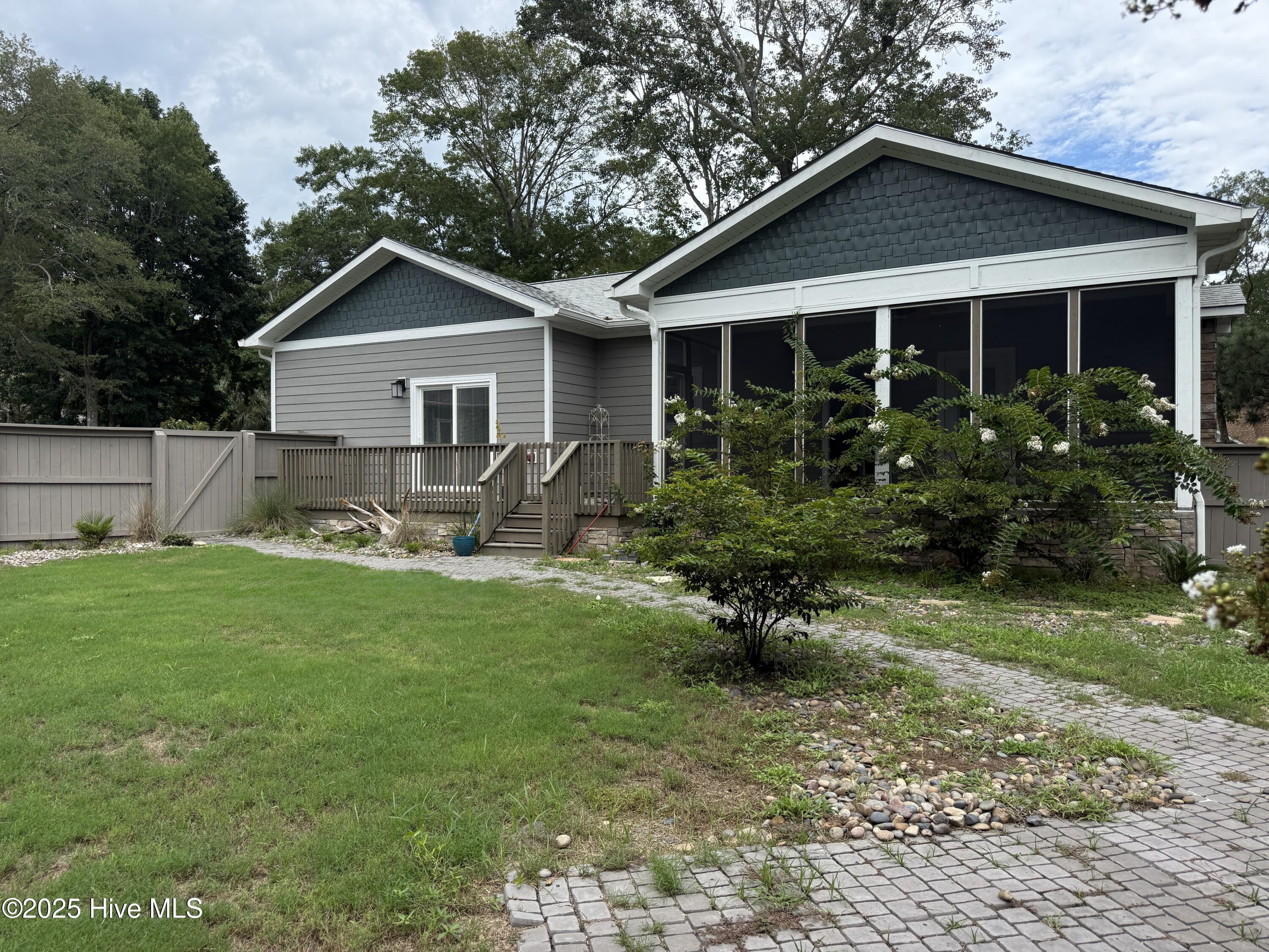 1812 Sandalwood Drive SW