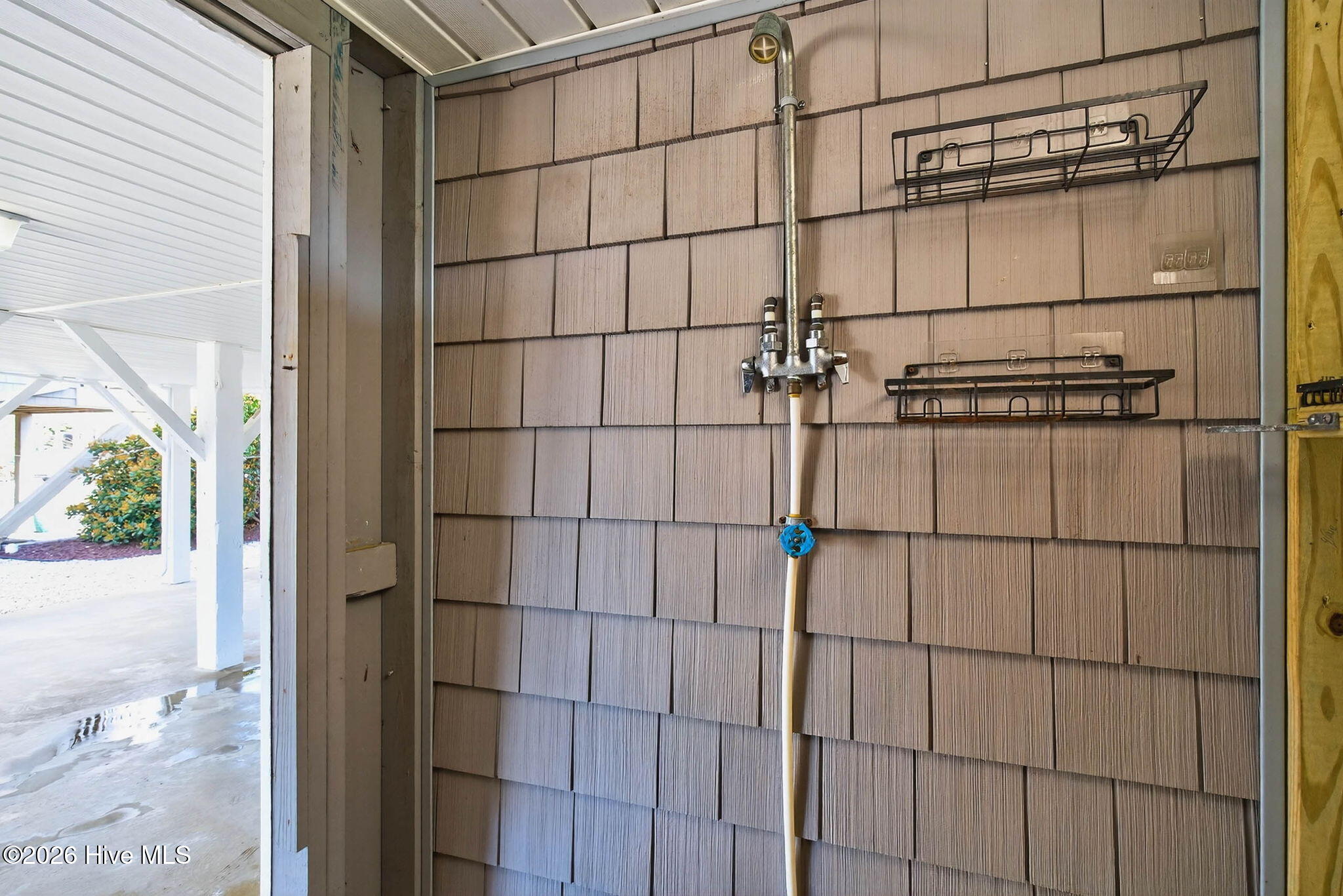 1206 N Shore Drive W