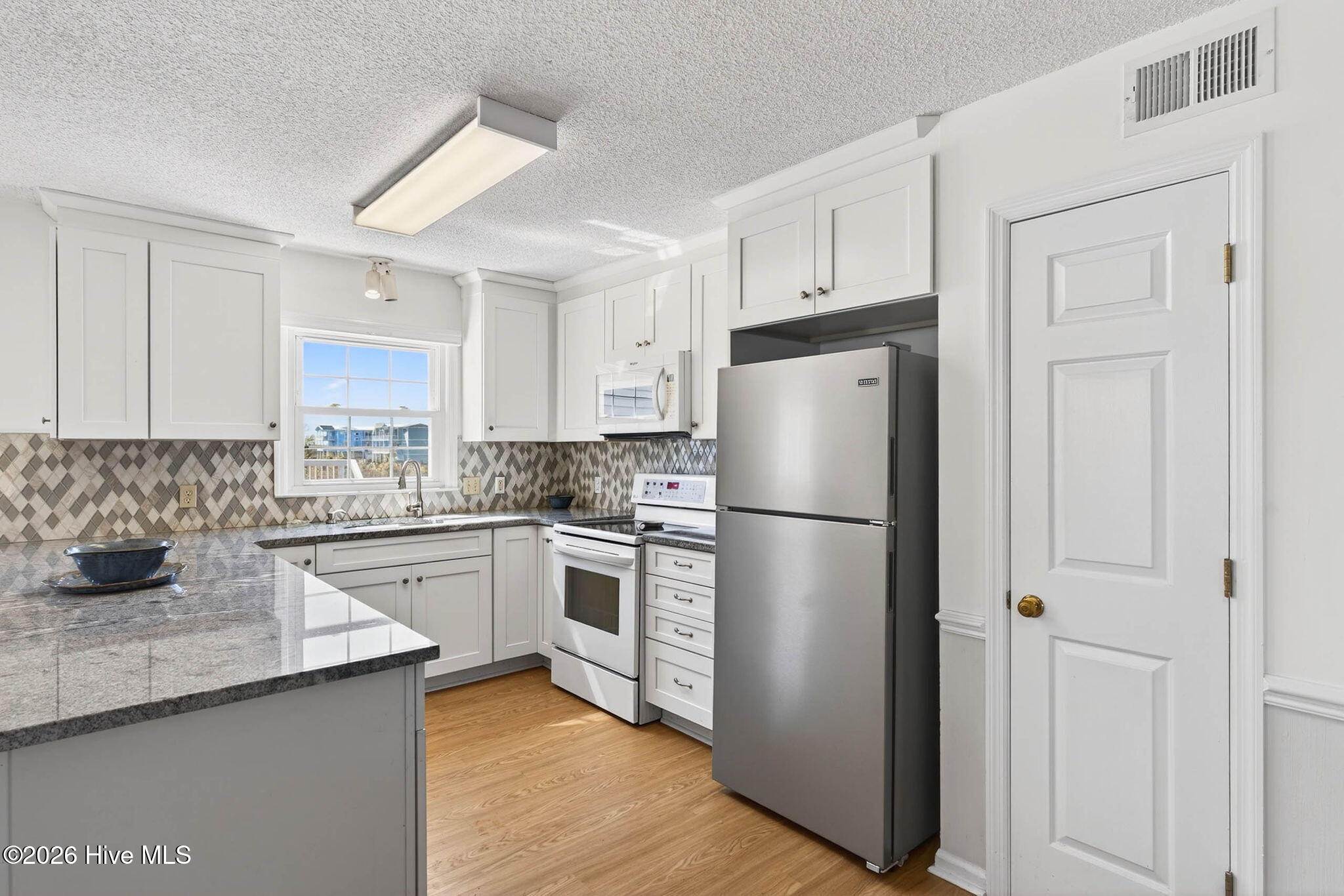 1206 N Shore Drive W