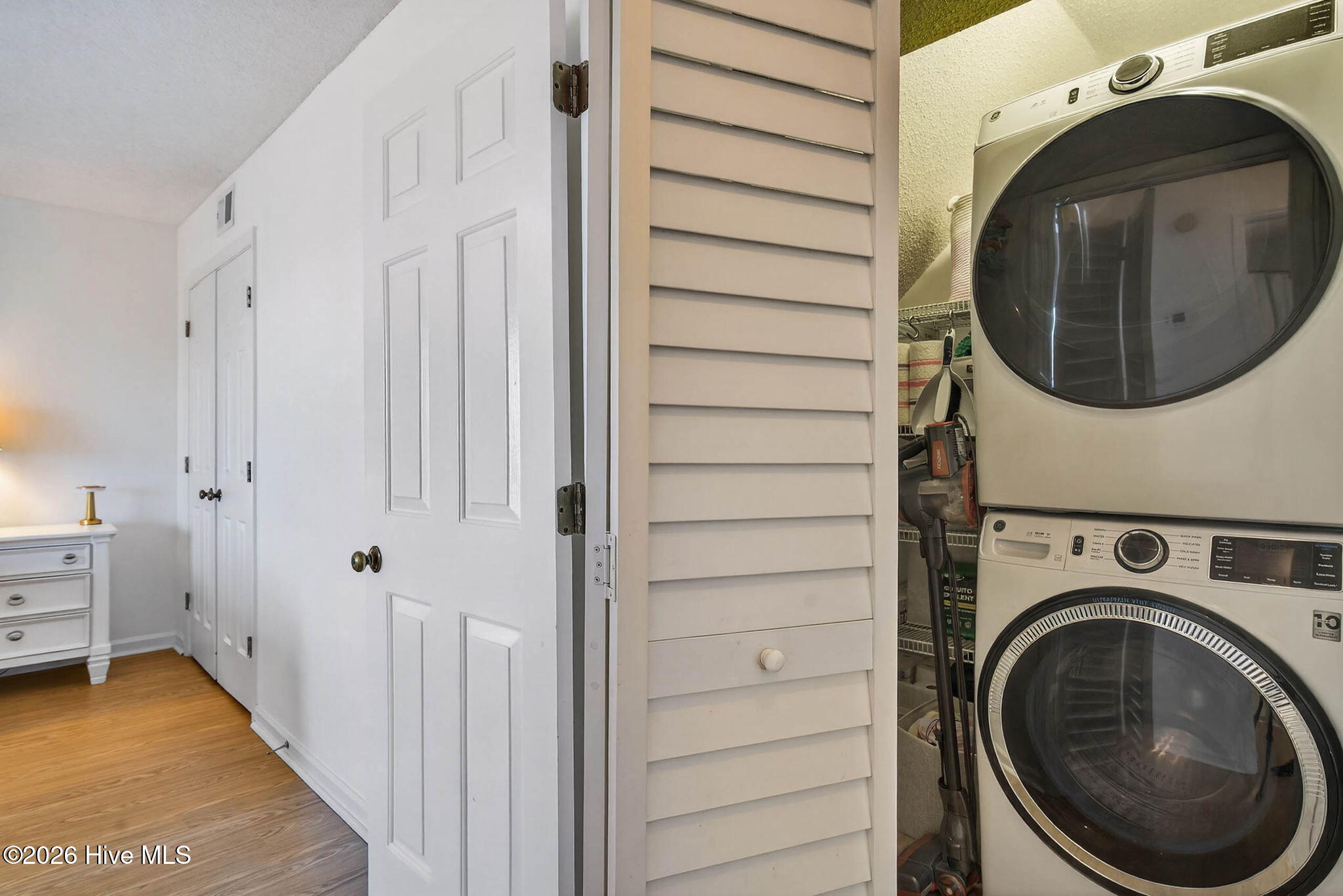 1206 N Shore Drive W